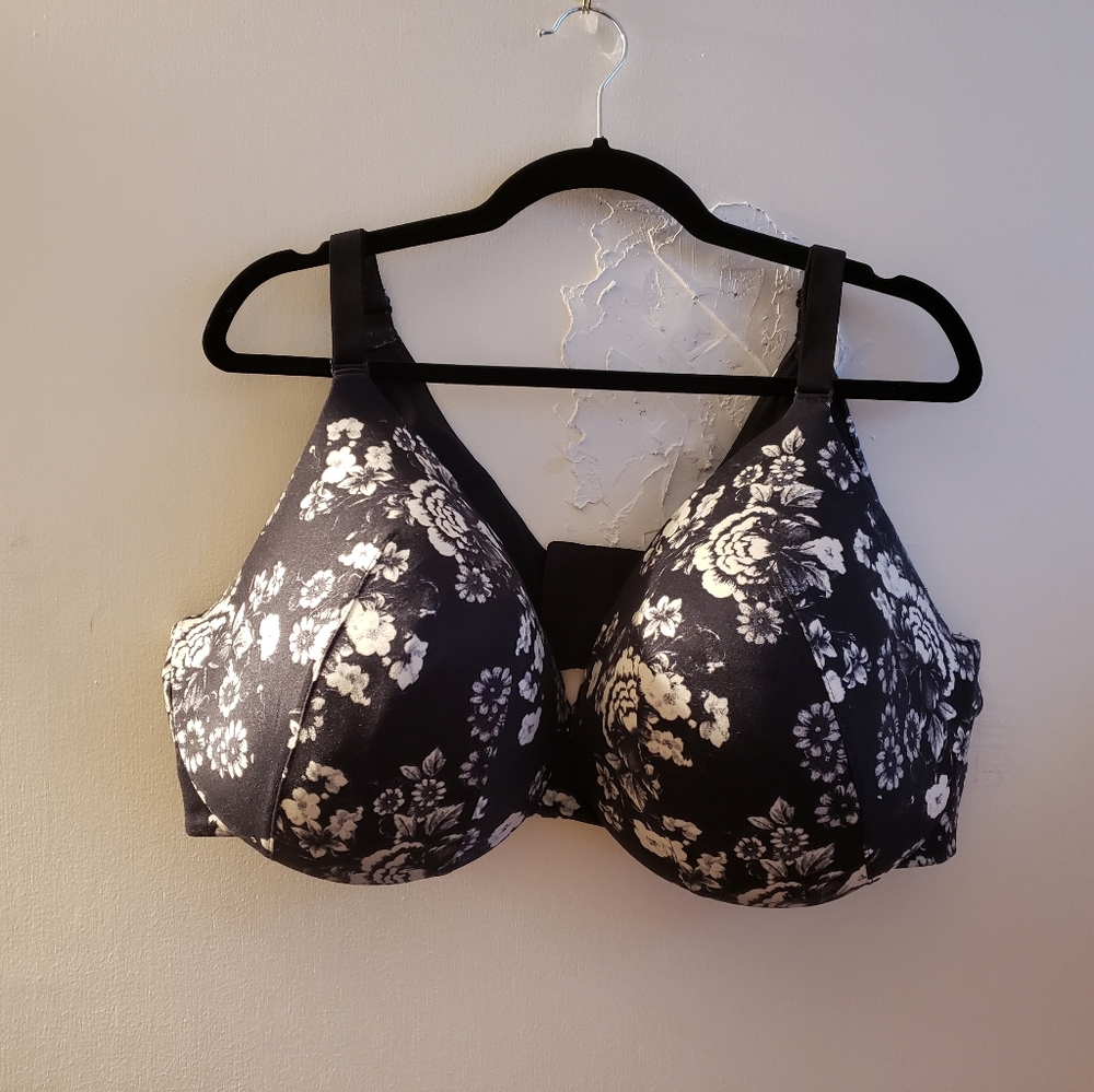 Black and white flower Cacique Bra. Size 46DDD